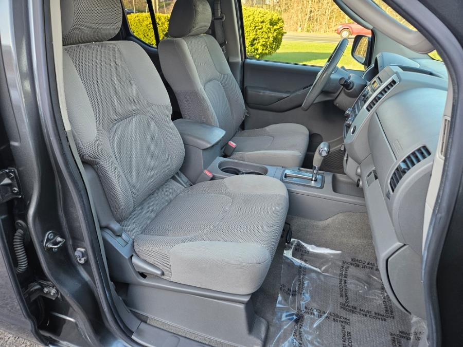 2009 Nissan Frontier LE photo