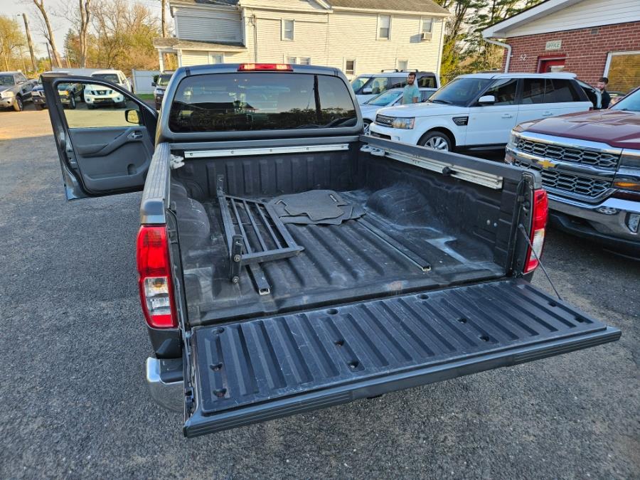 2009 Nissan Frontier LE photo