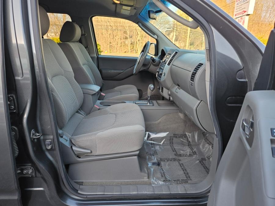 2009 Nissan Frontier LE photo