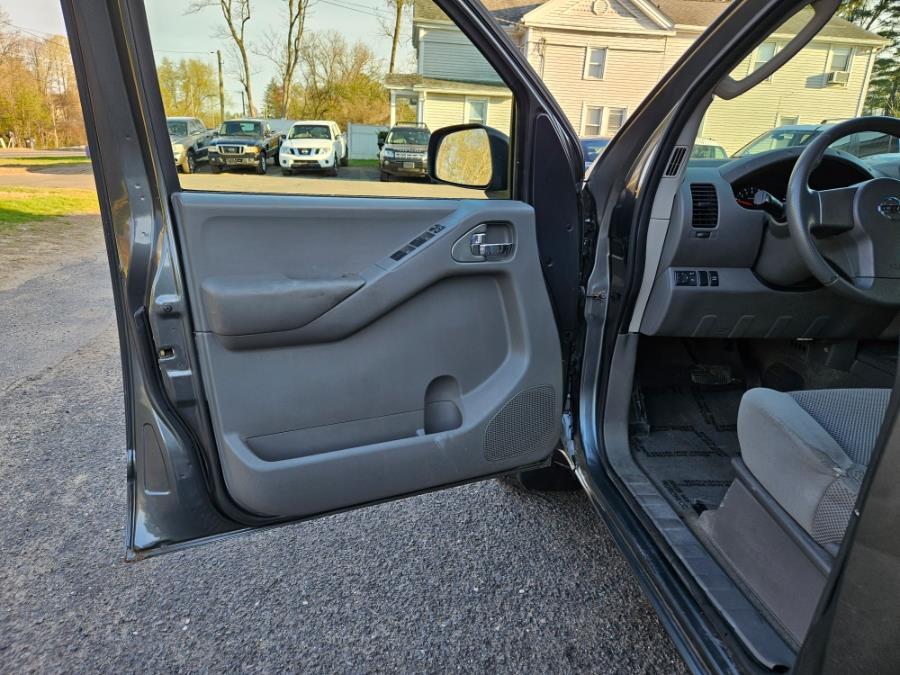2009 Nissan Frontier LE photo