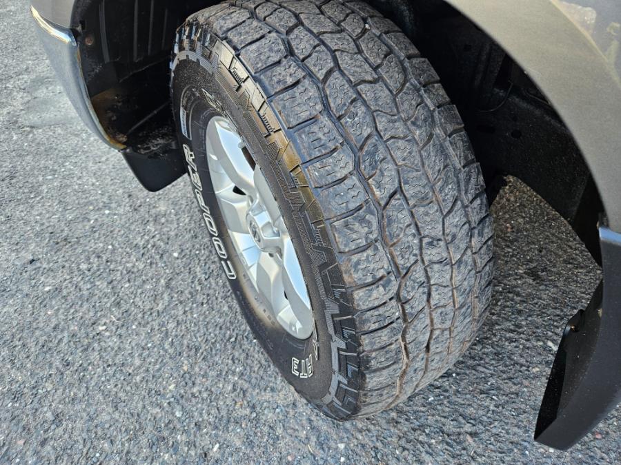 2009 Nissan Frontier LE photo