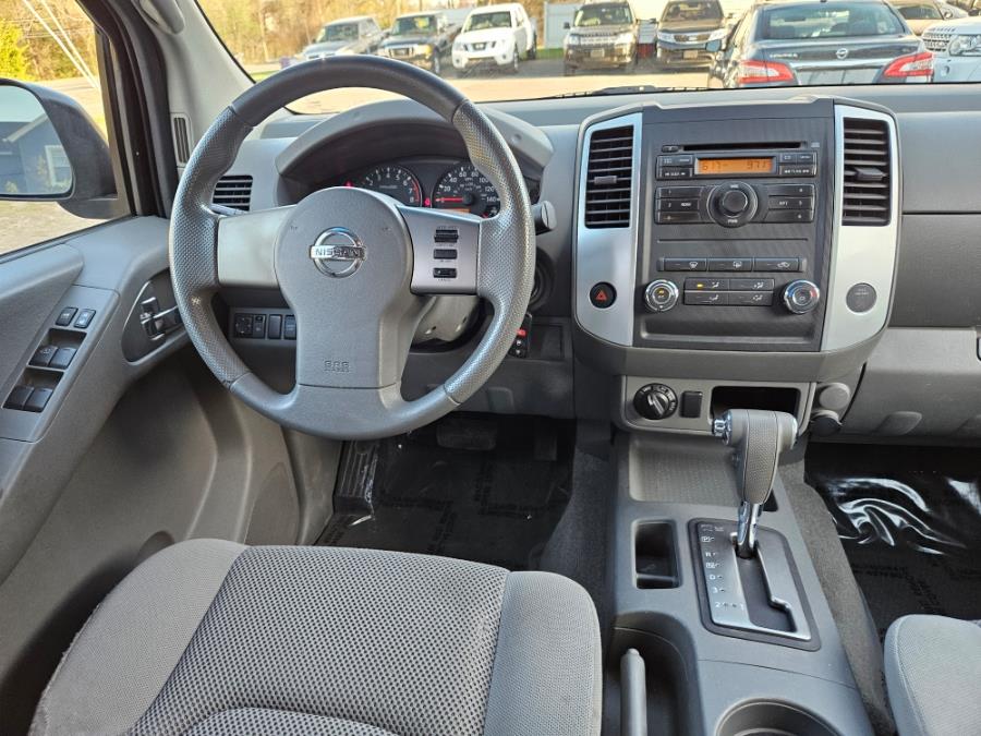 2009 Nissan Frontier LE photo