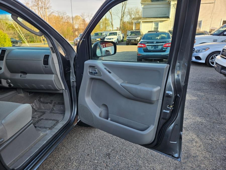 2009 Nissan Frontier LE photo