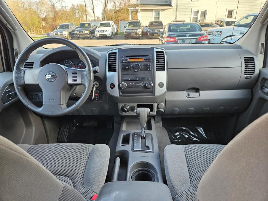2009 Nissan Frontier LE photo