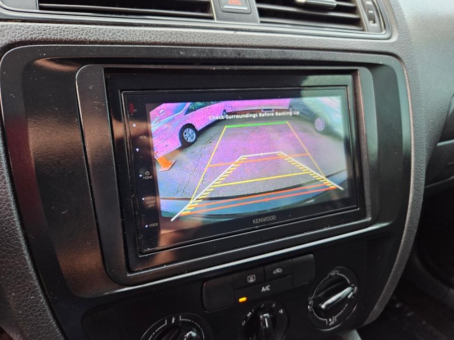 2015 Volkswagen Jetta Sedan 4dr Auto 2.0L SE photo
