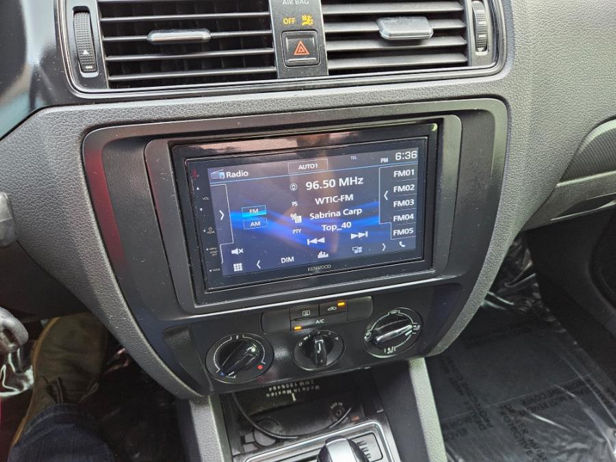 2015 Volkswagen Jetta Sedan 4dr Auto 2.0L SE photo