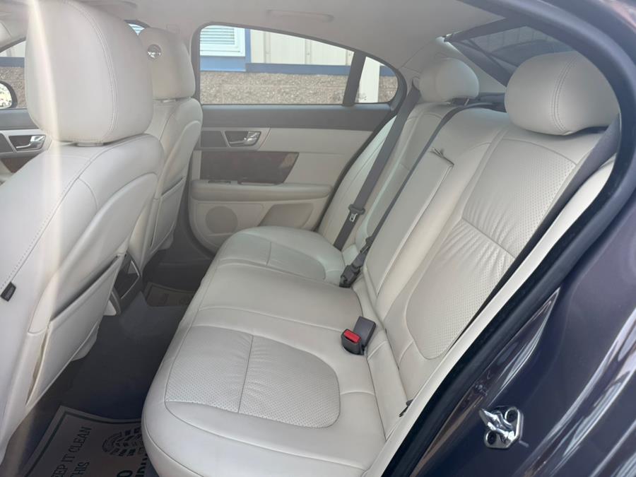 2010 Jaguar XF Premium Luxury photo