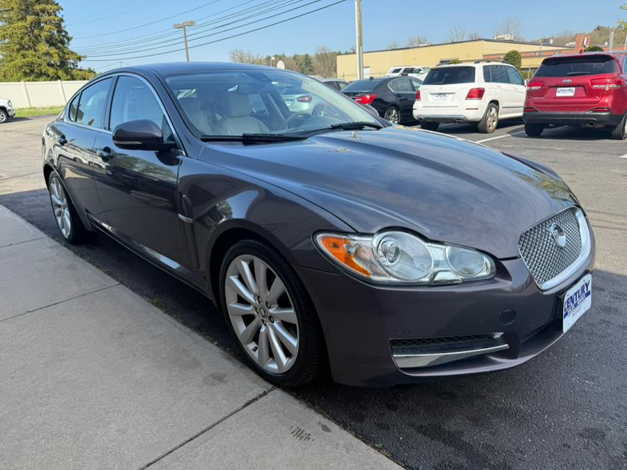 2010 Jaguar XF Premium Luxury photo
