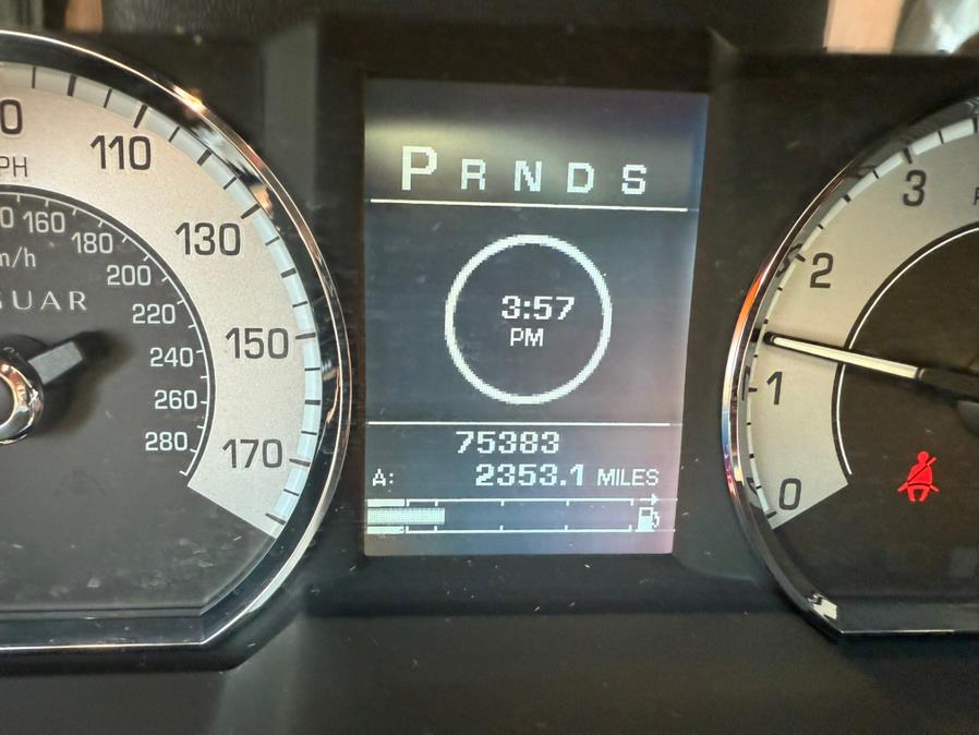 2010 Jaguar XF Premium Luxury photo