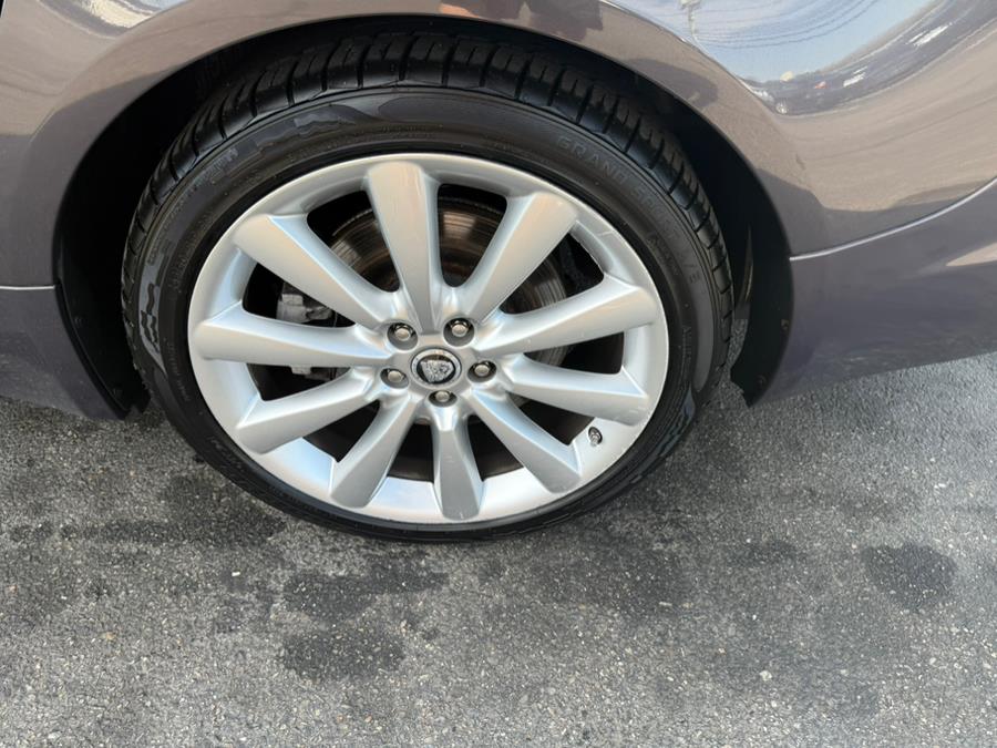 2010 Jaguar XF Premium Luxury photo