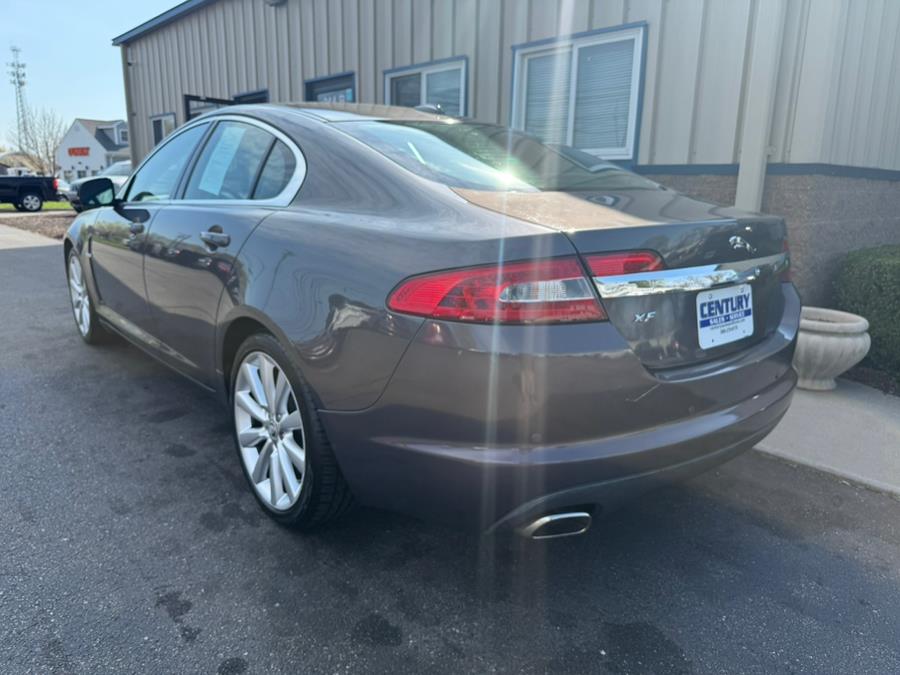 2010 Jaguar XF Premium Luxury photo