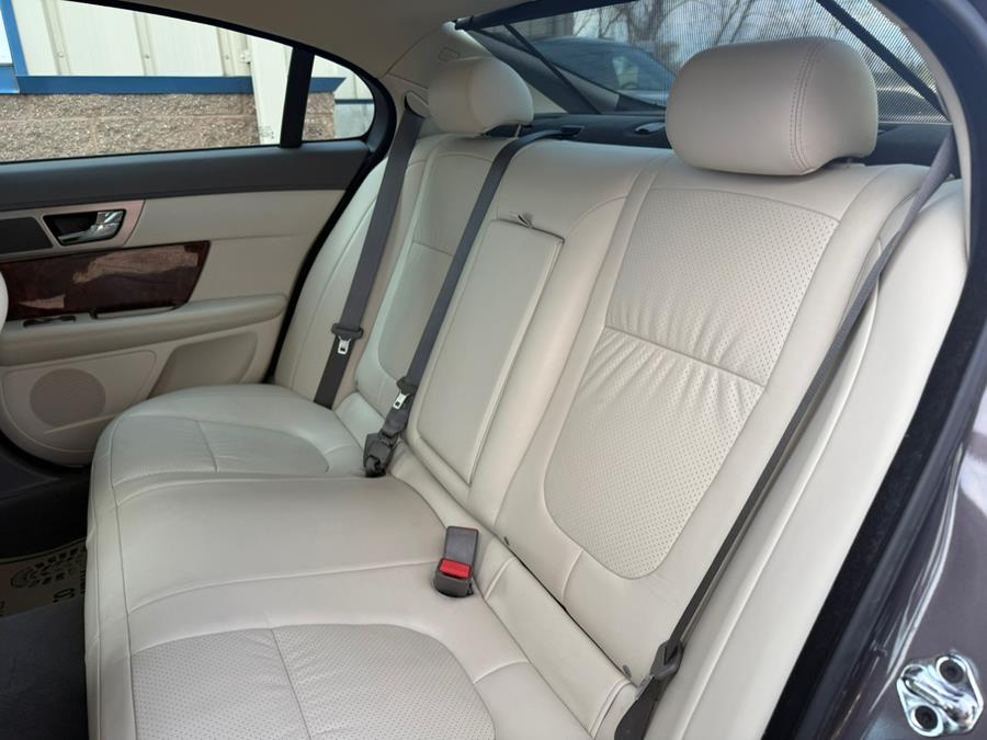 2010 Jaguar XF Premium Luxury photo