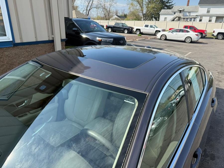 2010 Jaguar XF Premium Luxury photo
