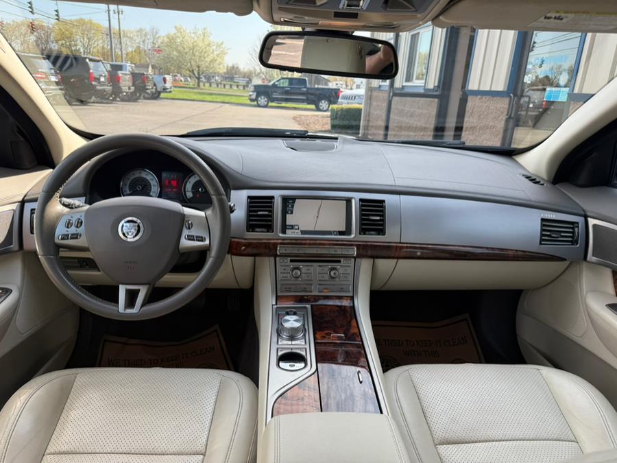 2010 Jaguar XF Premium Luxury photo