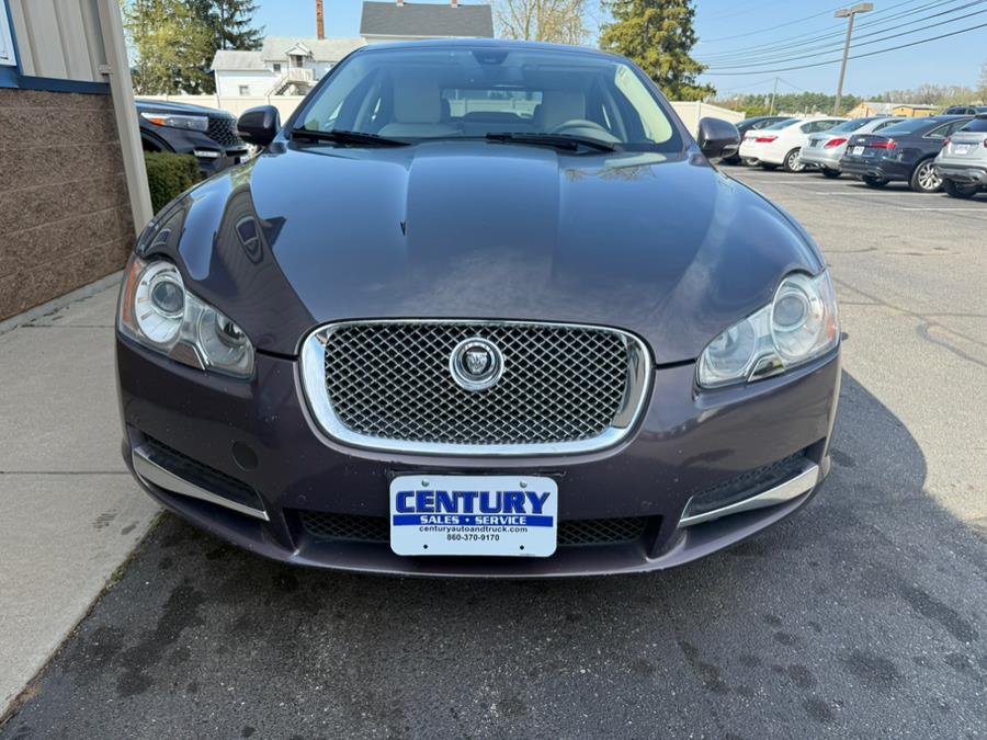 2010 Jaguar XF Premium Luxury photo