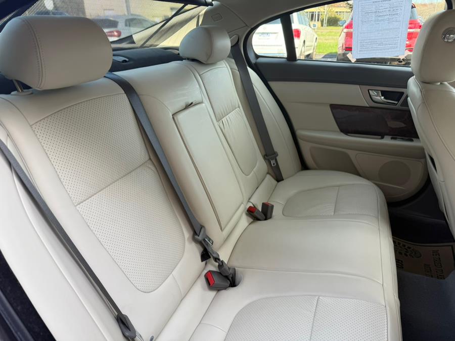 2010 Jaguar XF Premium Luxury photo