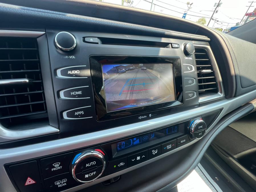 2015 Toyota Highlander AWD 4dr V6 LE (Natl) photo