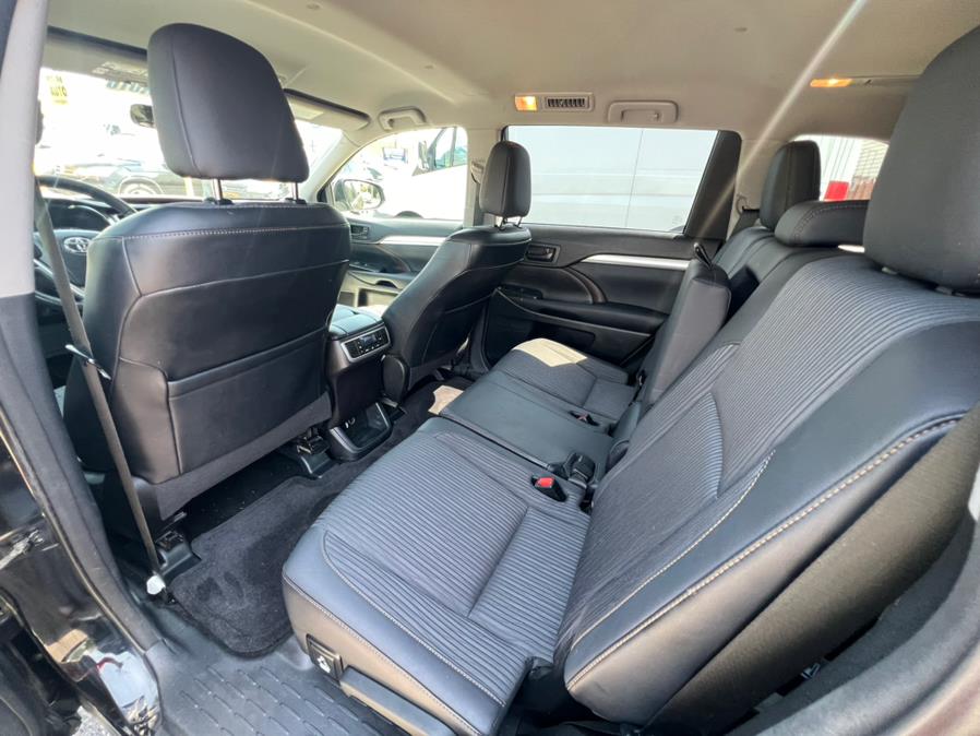 2015 Toyota Highlander AWD 4dr V6 LE (Natl) photo