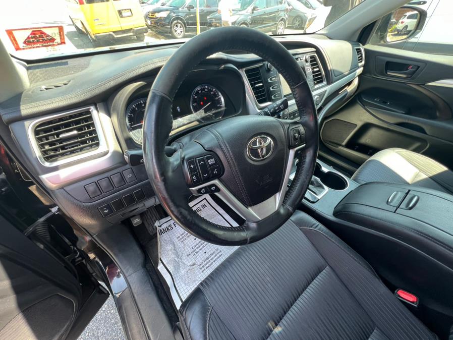 2015 Toyota Highlander AWD 4dr V6 LE (Natl) photo