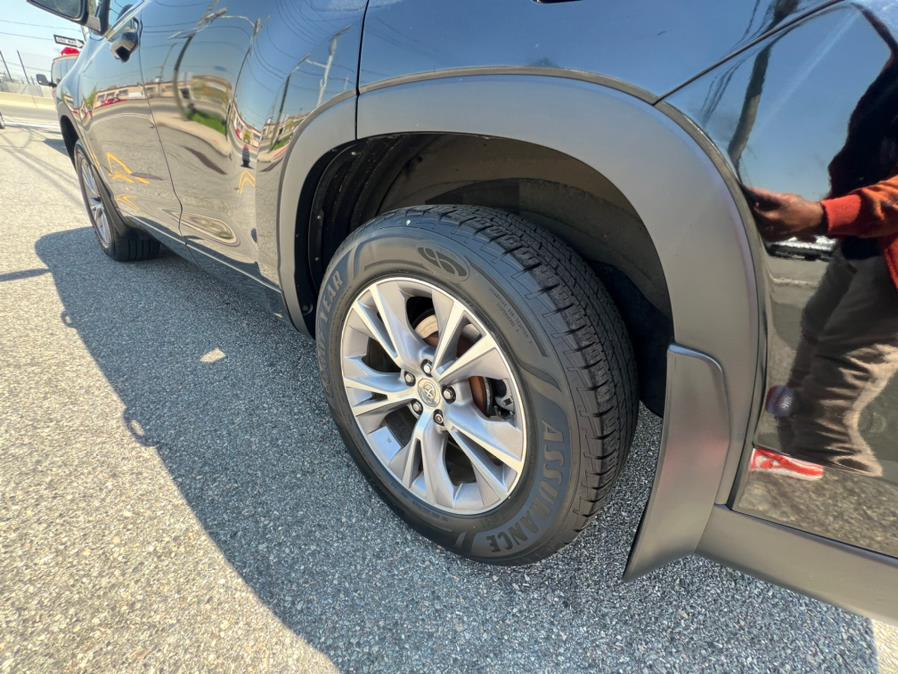 2015 Toyota Highlander AWD 4dr V6 LE (Natl) photo