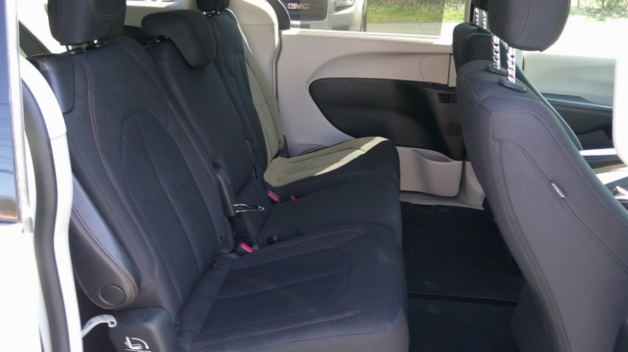 2018 Chrysler Pacifica Touring Plus FWD photo