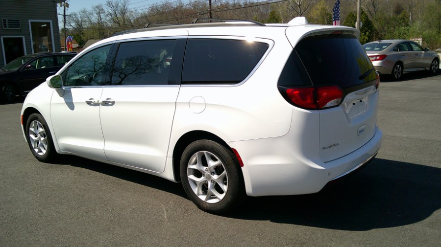 2018 Chrysler Pacifica Touring Plus FWD photo
