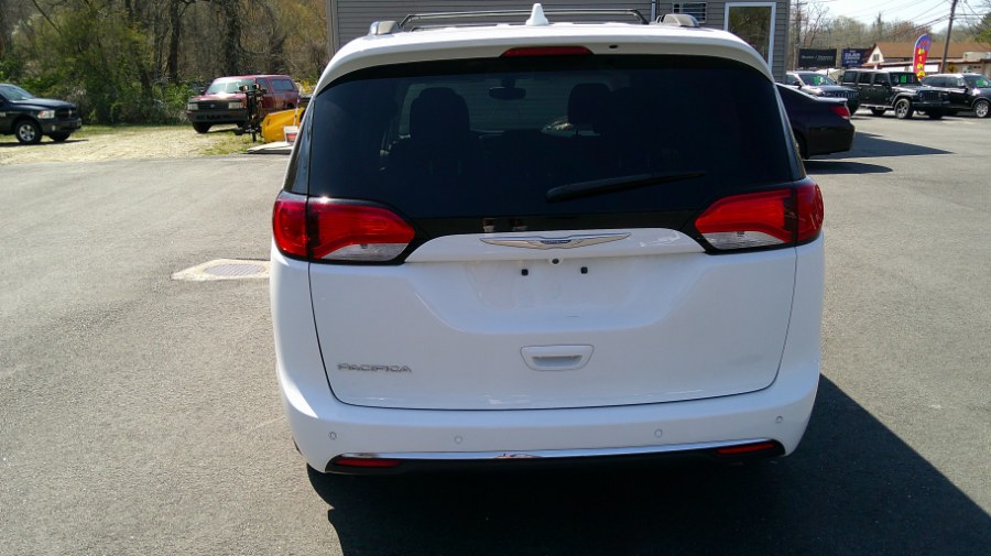 2018 Chrysler Pacifica Touring Plus FWD photo