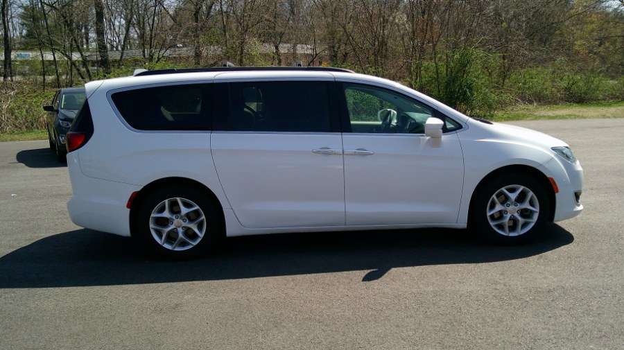 2018 Chrysler Pacifica Touring Plus FWD photo