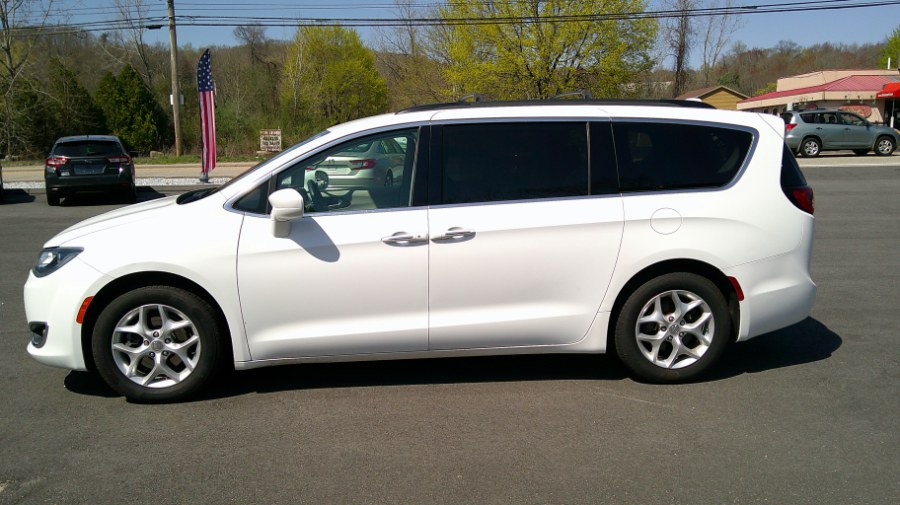 2018 Chrysler Pacifica Touring Plus FWD photo