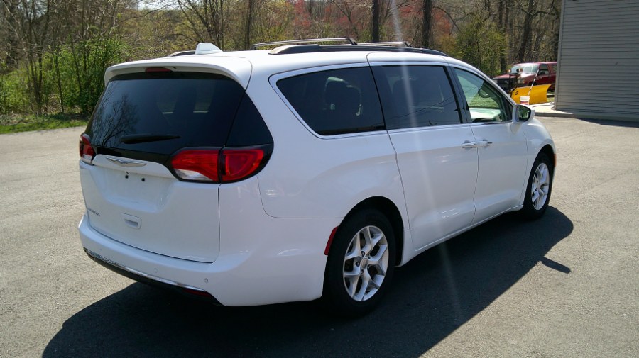 2018 Chrysler Pacifica Touring Plus FWD photo