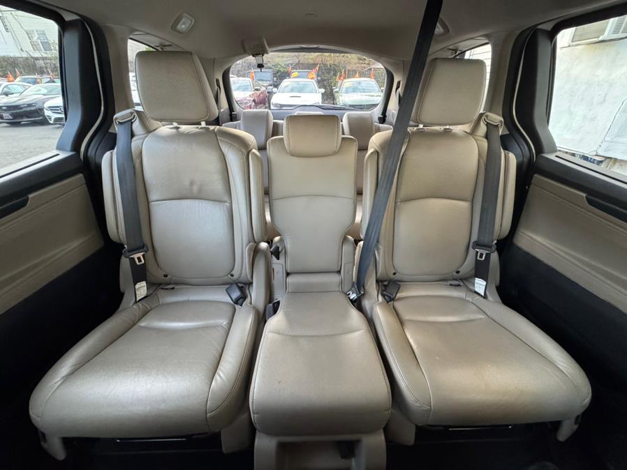 2023 Honda Odyssey Touring Auto photo