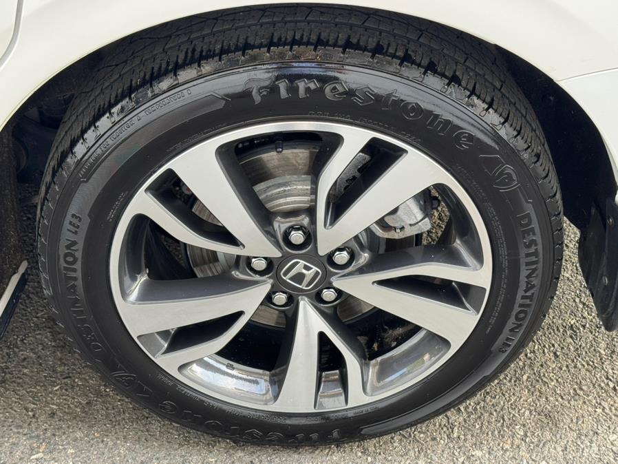 2023 Honda Odyssey Touring Auto photo