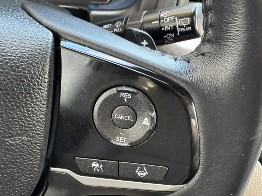 2023 Honda Odyssey Touring Auto photo
