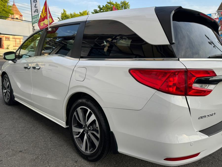 2023 Honda Odyssey Touring Auto photo