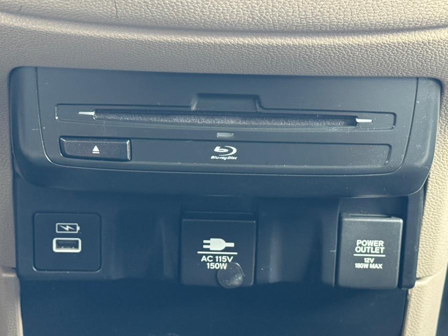 2023 Honda Odyssey Touring Auto photo