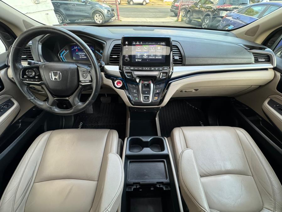 2023 Honda Odyssey Touring Auto photo