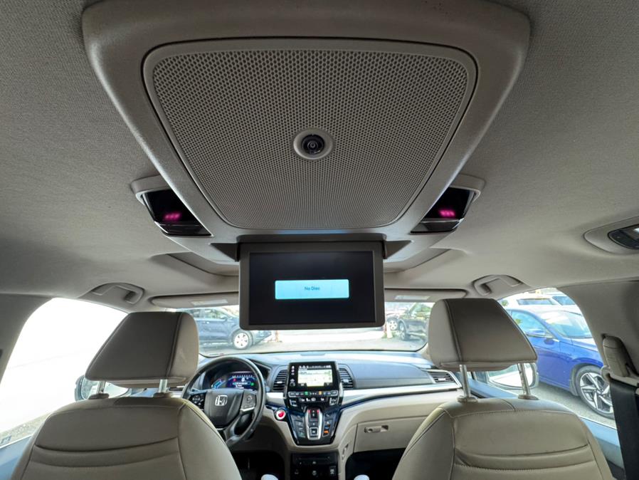 2023 Honda Odyssey Touring Auto photo
