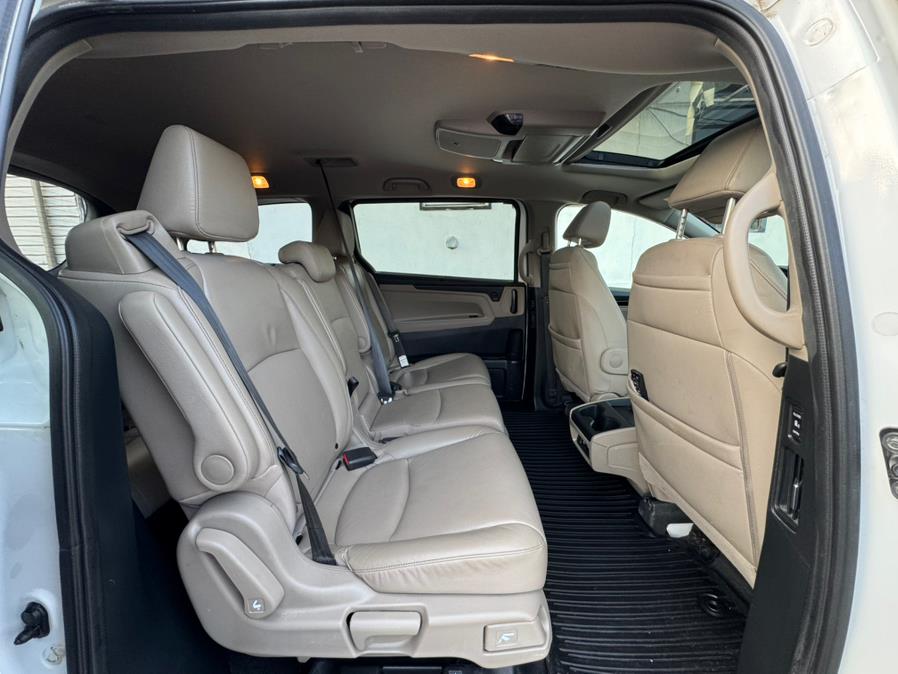 2023 Honda Odyssey Touring Auto photo