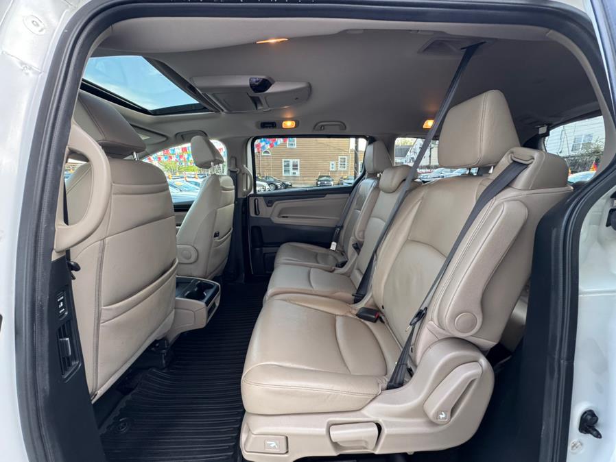 2023 Honda Odyssey Touring Auto photo