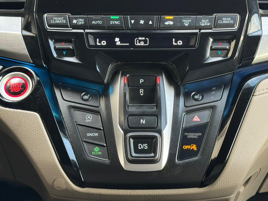 2023 Honda Odyssey Touring Auto photo