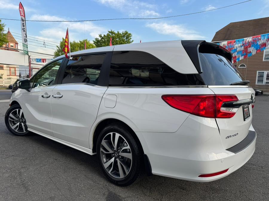 2023 Honda Odyssey Touring Auto photo