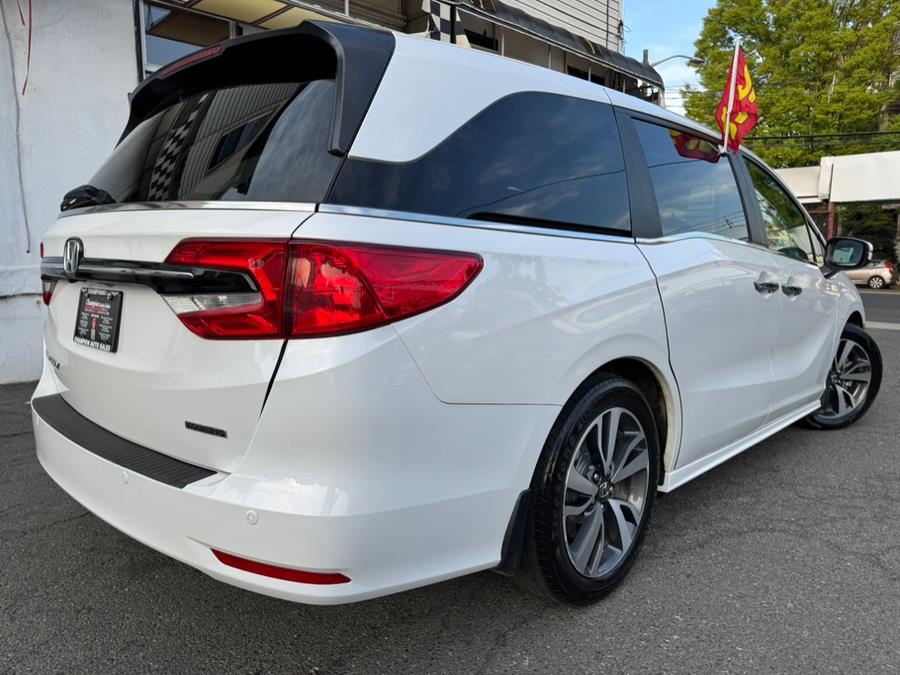 2023 Honda Odyssey Touring Auto photo