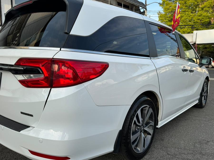 2023 Honda Odyssey Touring Auto photo