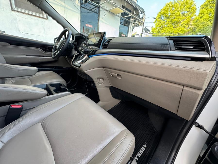 2023 Honda Odyssey Touring Auto photo