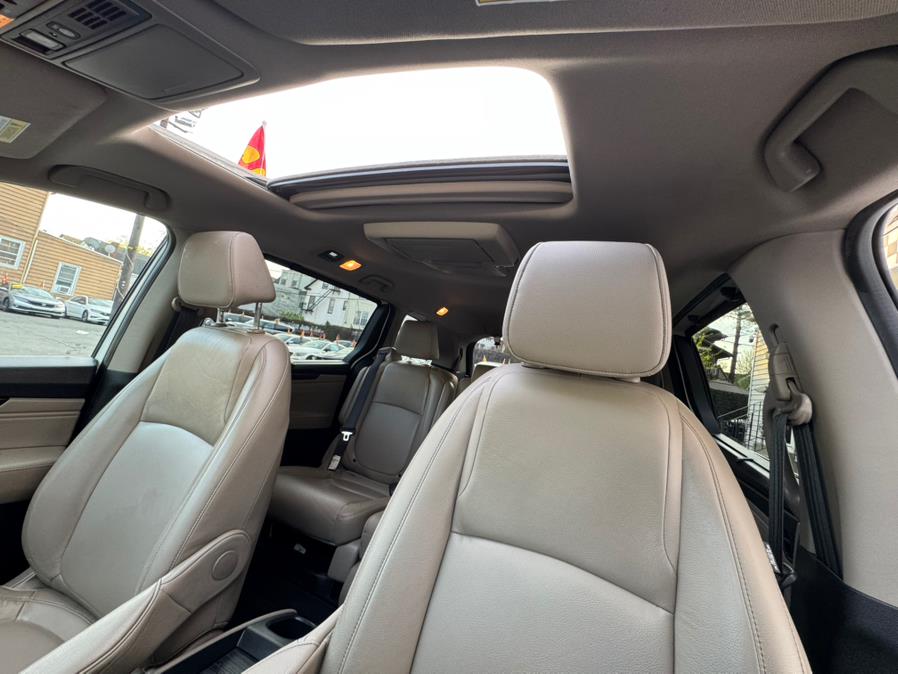2023 Honda Odyssey Touring Auto photo