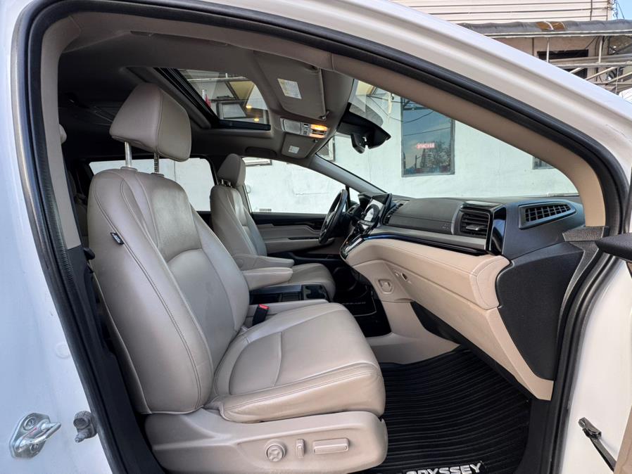 2023 Honda Odyssey Touring Auto photo