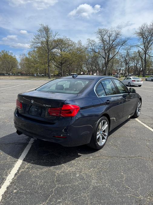 2017 BMW 3-Series 330i xDrive Sedan photo