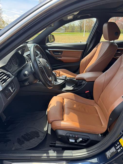 2017 BMW 3-Series 330i xDrive Sedan photo