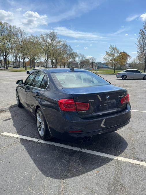 2017 BMW 3-Series 330i xDrive Sedan photo
