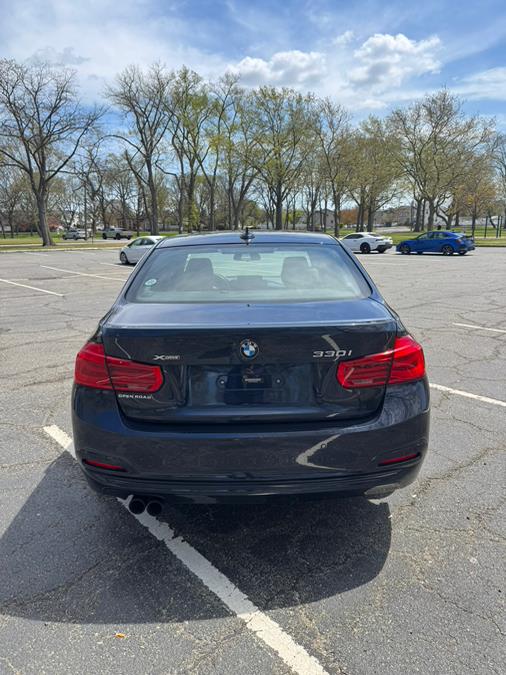 2017 BMW 3-Series 330i xDrive Sedan photo